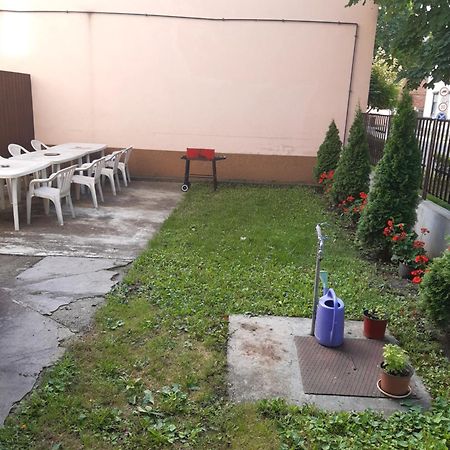 Sasfeszek Apartment Hajduszoboszlo Bagian luar foto